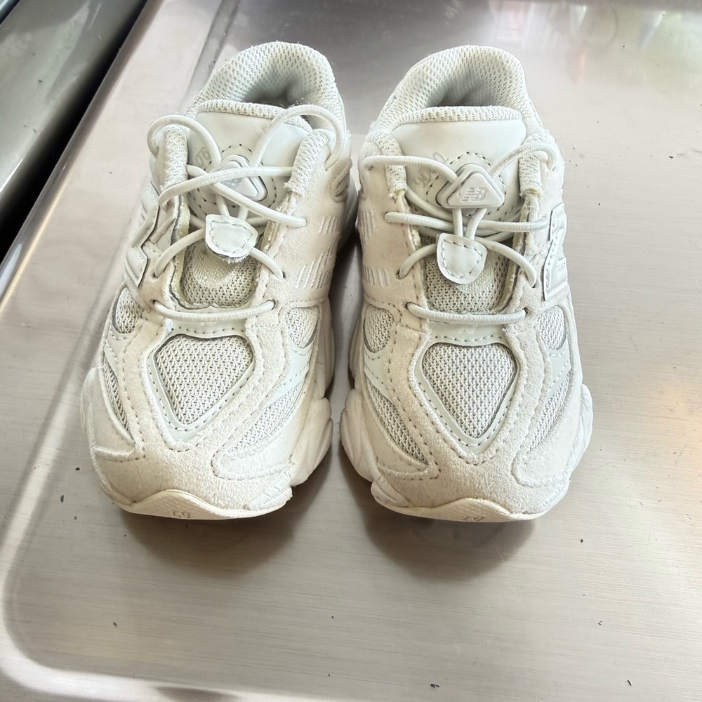 “SIZE 8M” TODDLER NEW BALANCE SNEAKERS UNISEX - Picture 2 of 4